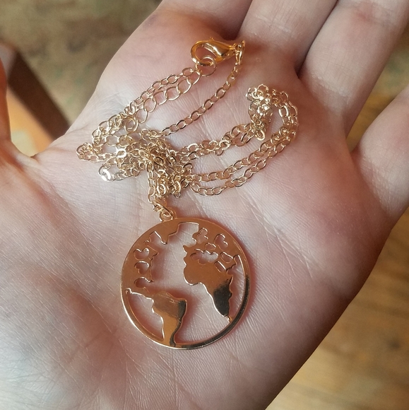 NWOT Gold Globe Map Necklace - Picture 14 of 16